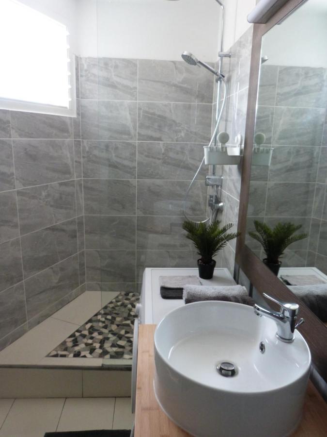 Studio Vue Mer Piscine Plage Kaz Punch Manganao Chez Julie Saint-Francois  Exterior foto